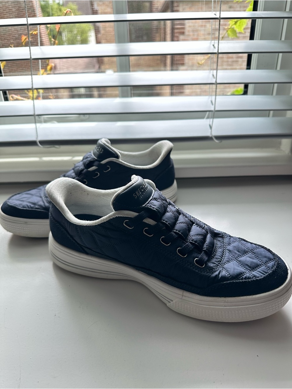 Skechers Women’s Navy Quilted Low-Top Sneakers with White Sole 8 - Picture 2 of 6
